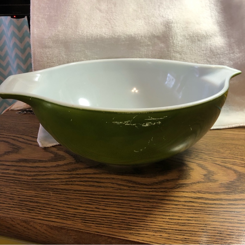 FINAL SALE NO FURTHER DISCOUNT Pyrex Verde Cinderella mixing bowl 444 4 quart